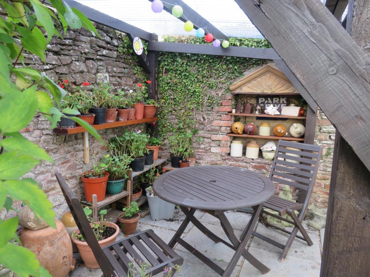 Little Orchard Apartment Yate Bagian luar foto