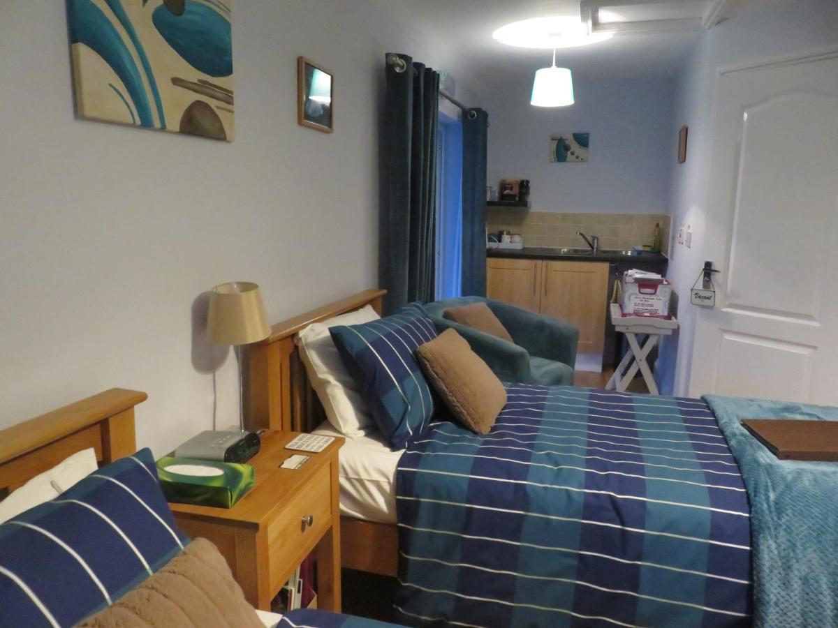 Little Orchard Apartment Yate Bagian luar foto