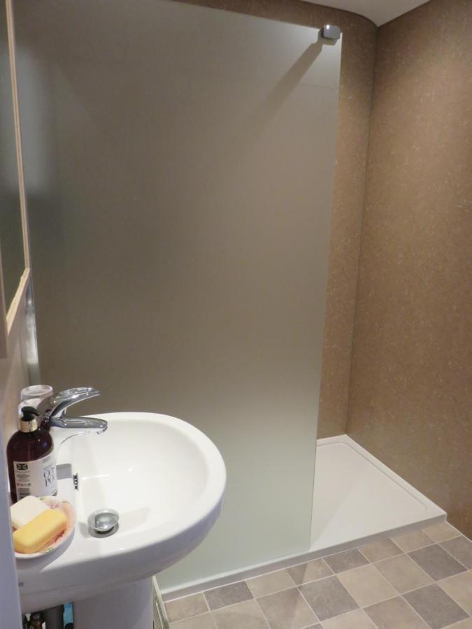 Little Orchard Apartment Yate Bagian luar foto