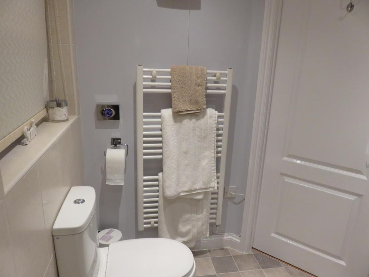Little Orchard Apartment Yate Bagian luar foto