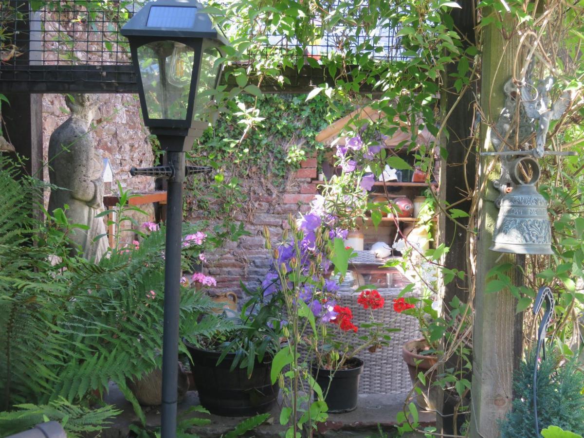 Little Orchard Apartment Yate Bagian luar foto
