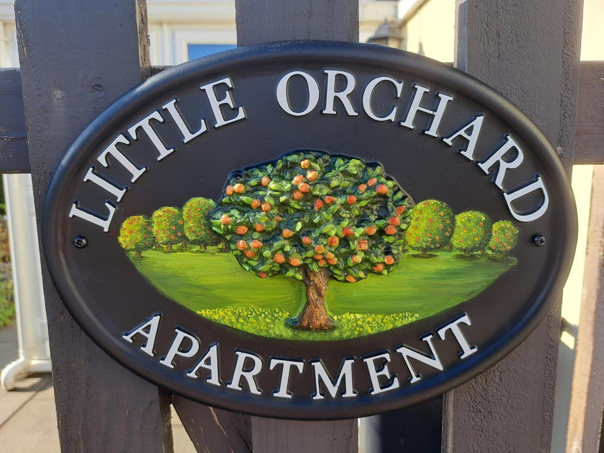 Little Orchard Apartment Yate Bagian luar foto