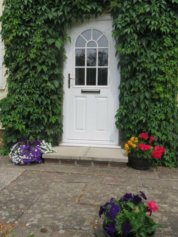 Little Orchard Apartment Yate Bagian luar foto